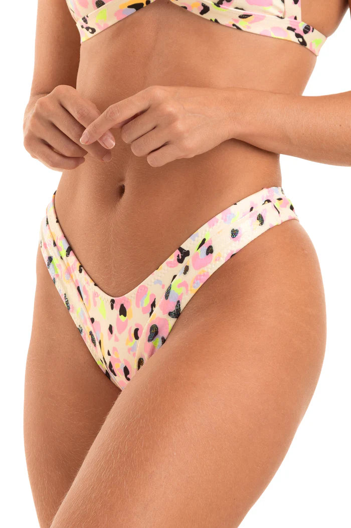 Pastel Jaguar Cobra Prism Bottom